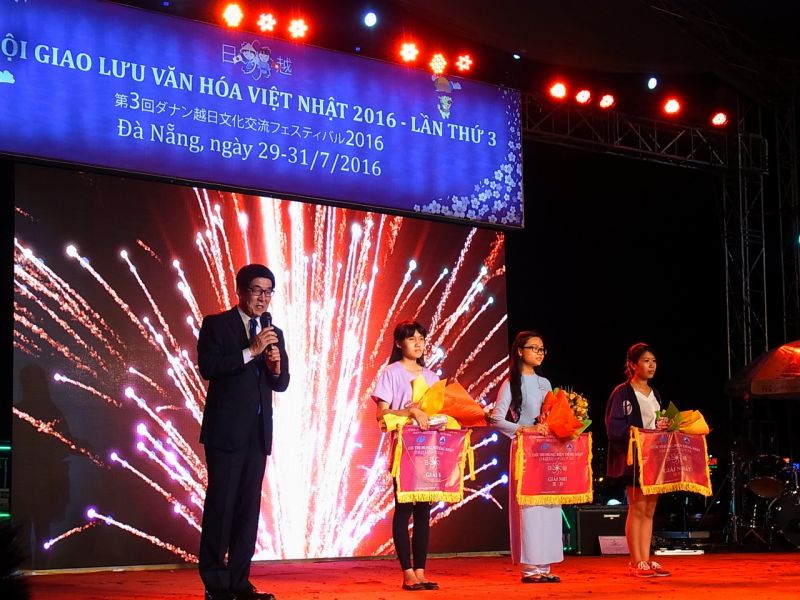 Quang cảnh lễ trao giải tại lễ hội